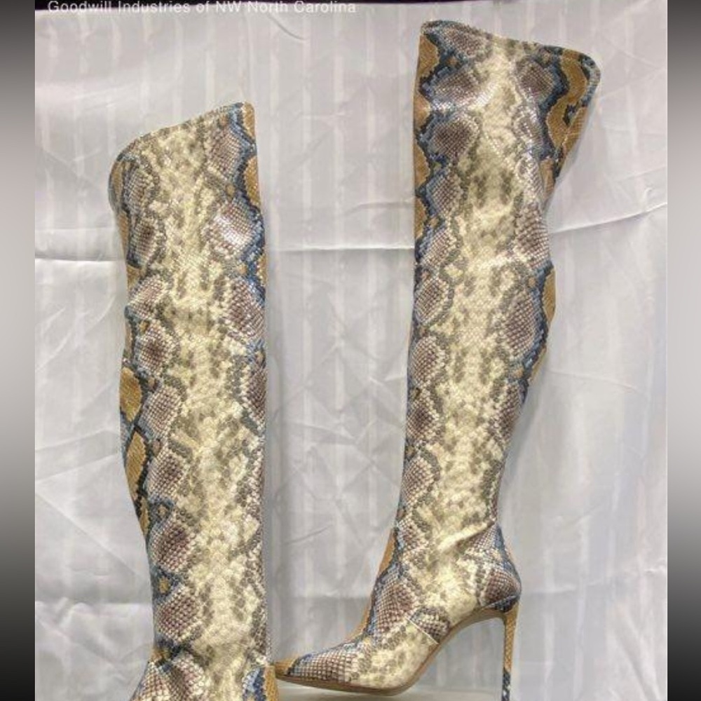 IOB Steve Madden Dominique Multicolor Snakeskin Over the Knee Boots Size 8 - Picture 4 of 11
